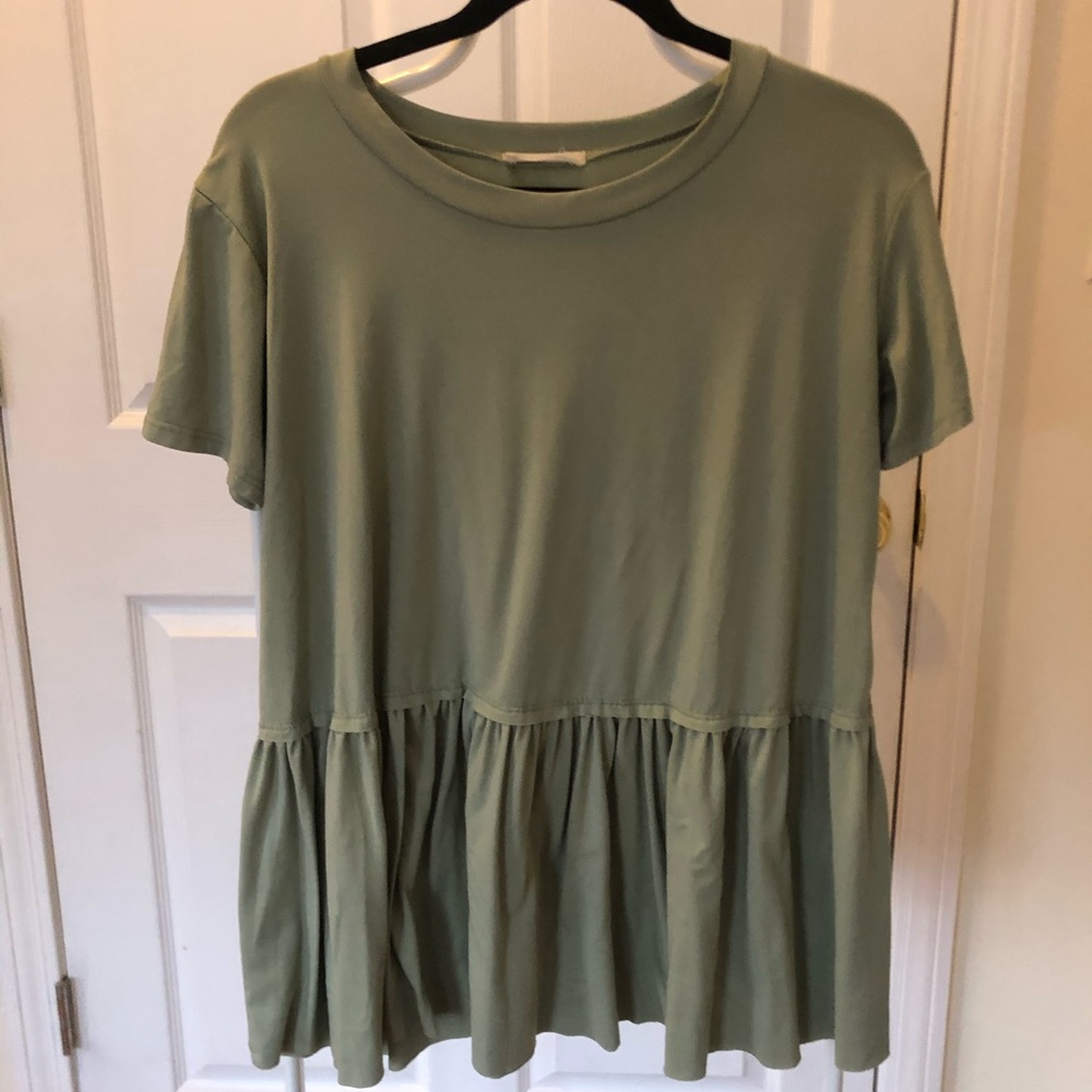 💕4 for $20 💕 Entro Peplum Top!